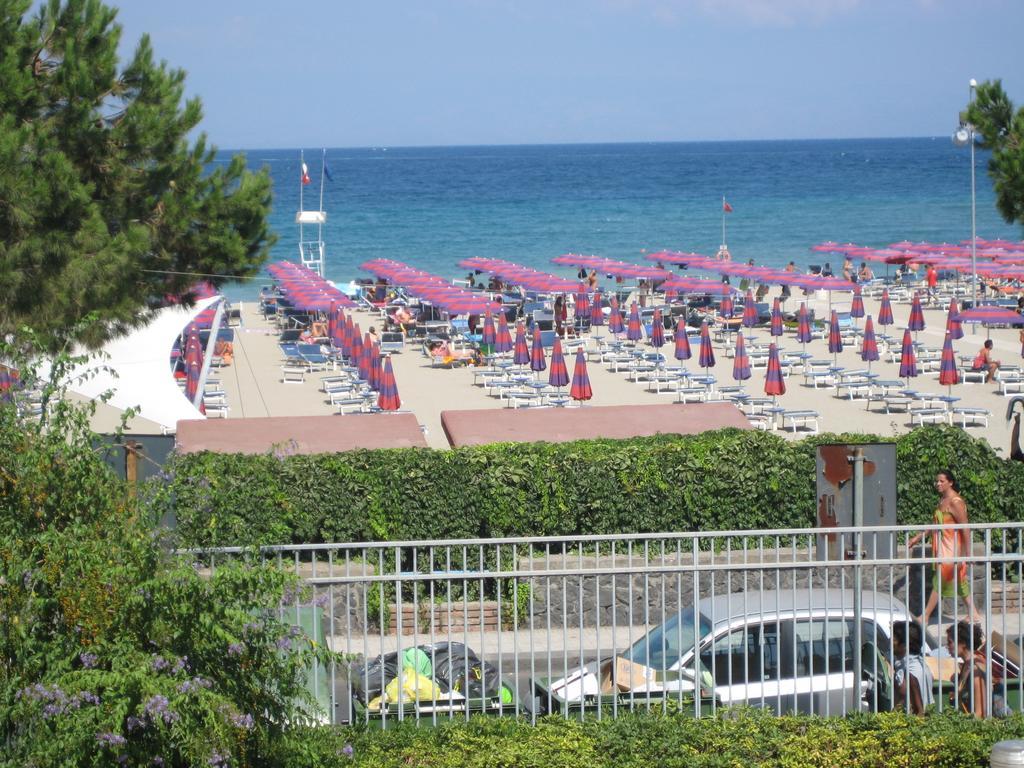 B&B Baia Delle Sirene Giardini Naxos Szoba fotó